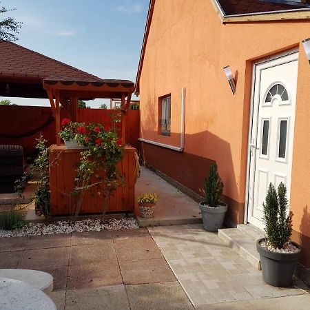 Airport16 Bed And Breakfast Vecsés Exterior photo