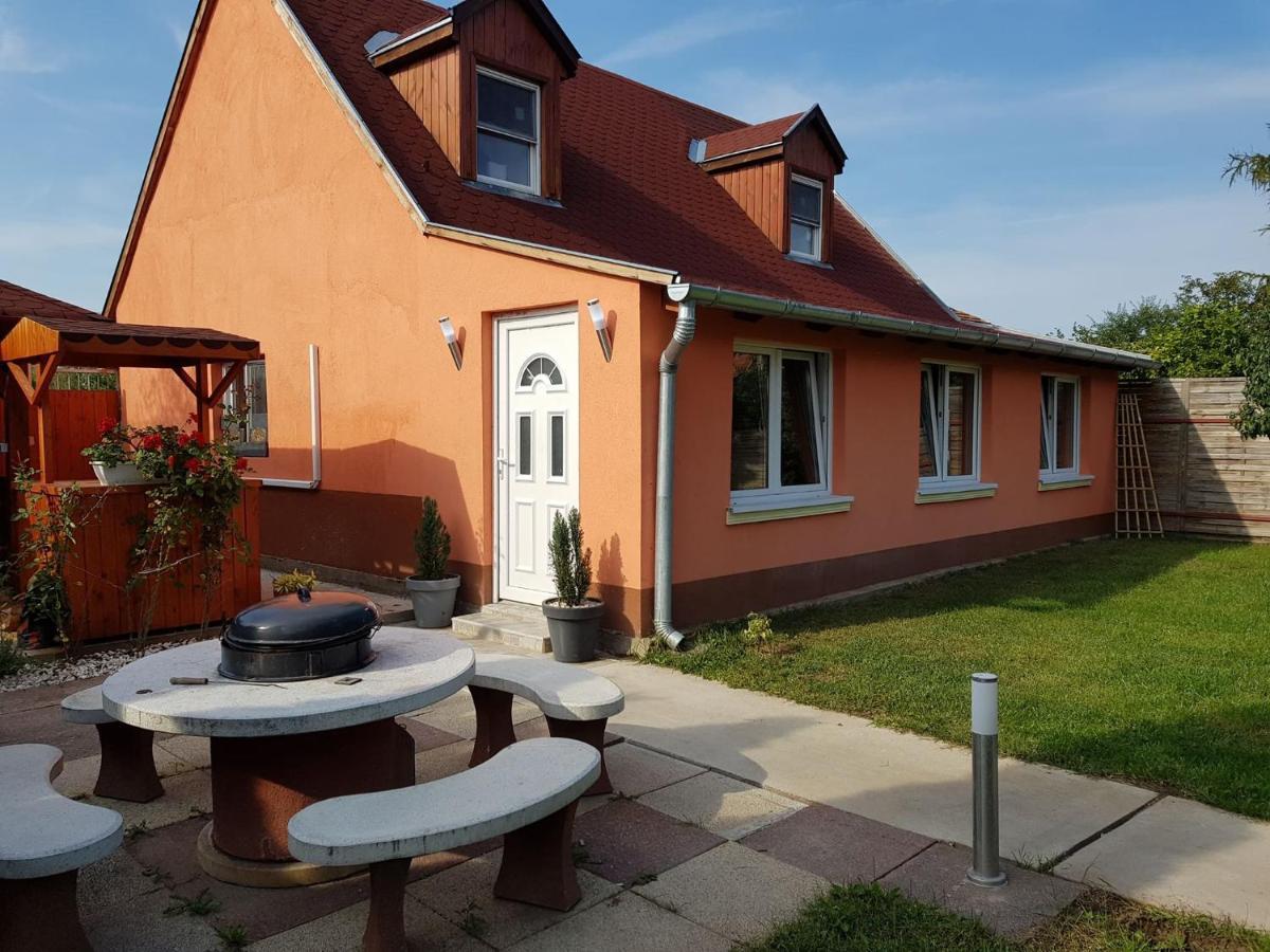 Airport16 Bed And Breakfast Vecsés Exterior photo